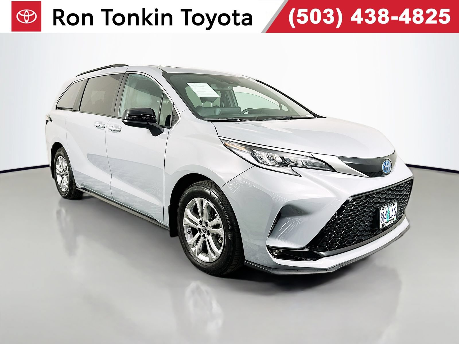 Certified 2023 Toyota Sienna XSE w/ XSE Plus Package AWD/4WD image 1