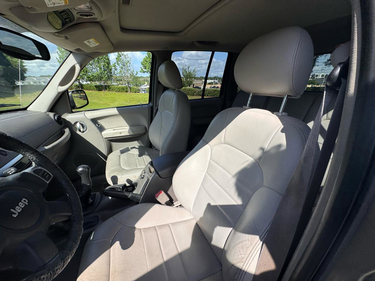 Used 2004 Jeep Liberty Renegade w/ Security Group AWD/4WD image 18