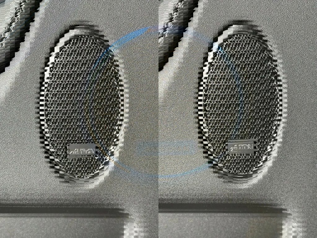 Used 2025 Land Rover Discovery Sport Dynamic SE image 15