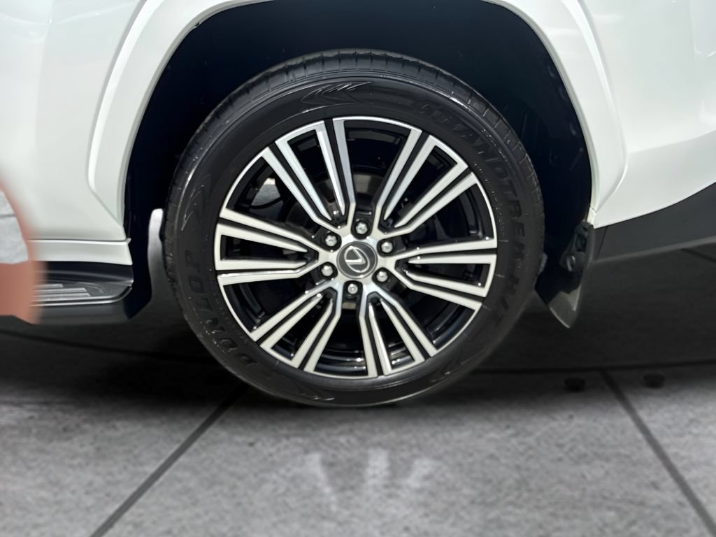 Used 2025 Lexus LX 600 4WD w/ Accessory Package (2T) image 36