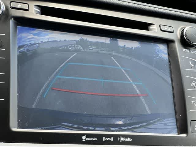 Used 2019 Toyota Highlander XLE AWD/4WD image 14
