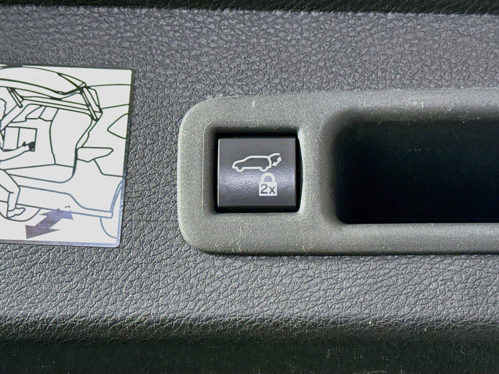 Certified 2024 Toyota Sienna XLE FWD image 38