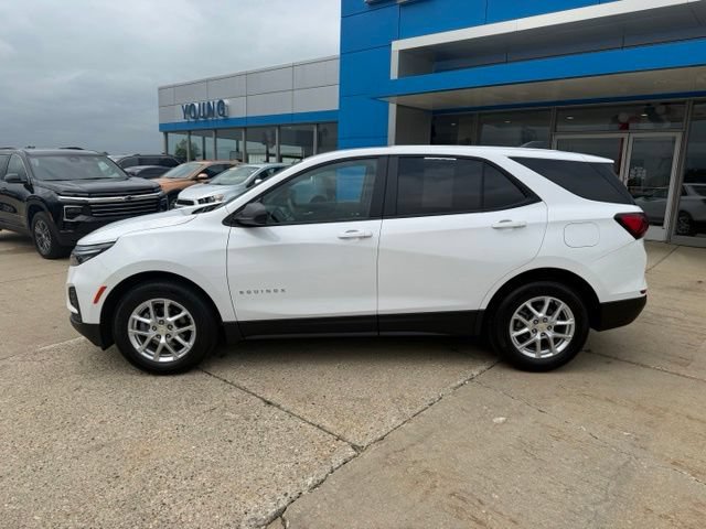 Used 2024 Chevrolet Equinox LS w/ LS Convenience Package FWD image 2