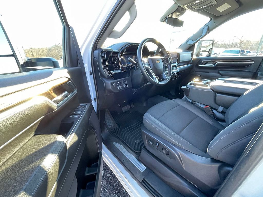 Used 2024 Chevrolet Silverado 2500 LT image 34