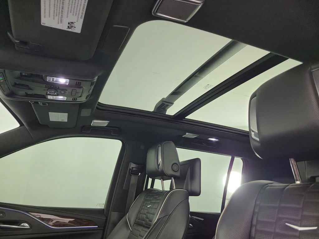 Certified 2022 Cadillac Escalade ESV Premium Luxury Platinum AWD/4WD image 18