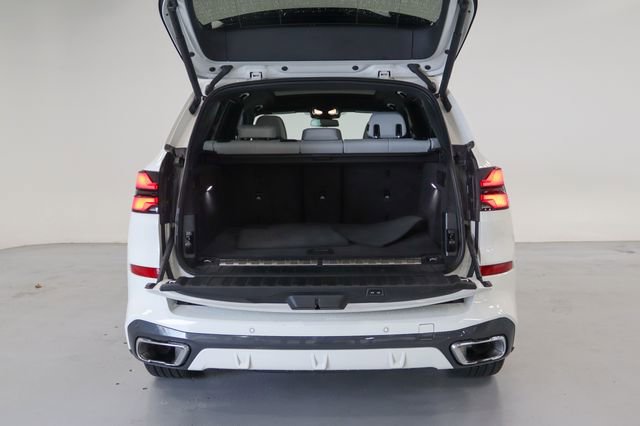 Used 2025 BMW X5 xDrive50e w/ M Sport Package image 33