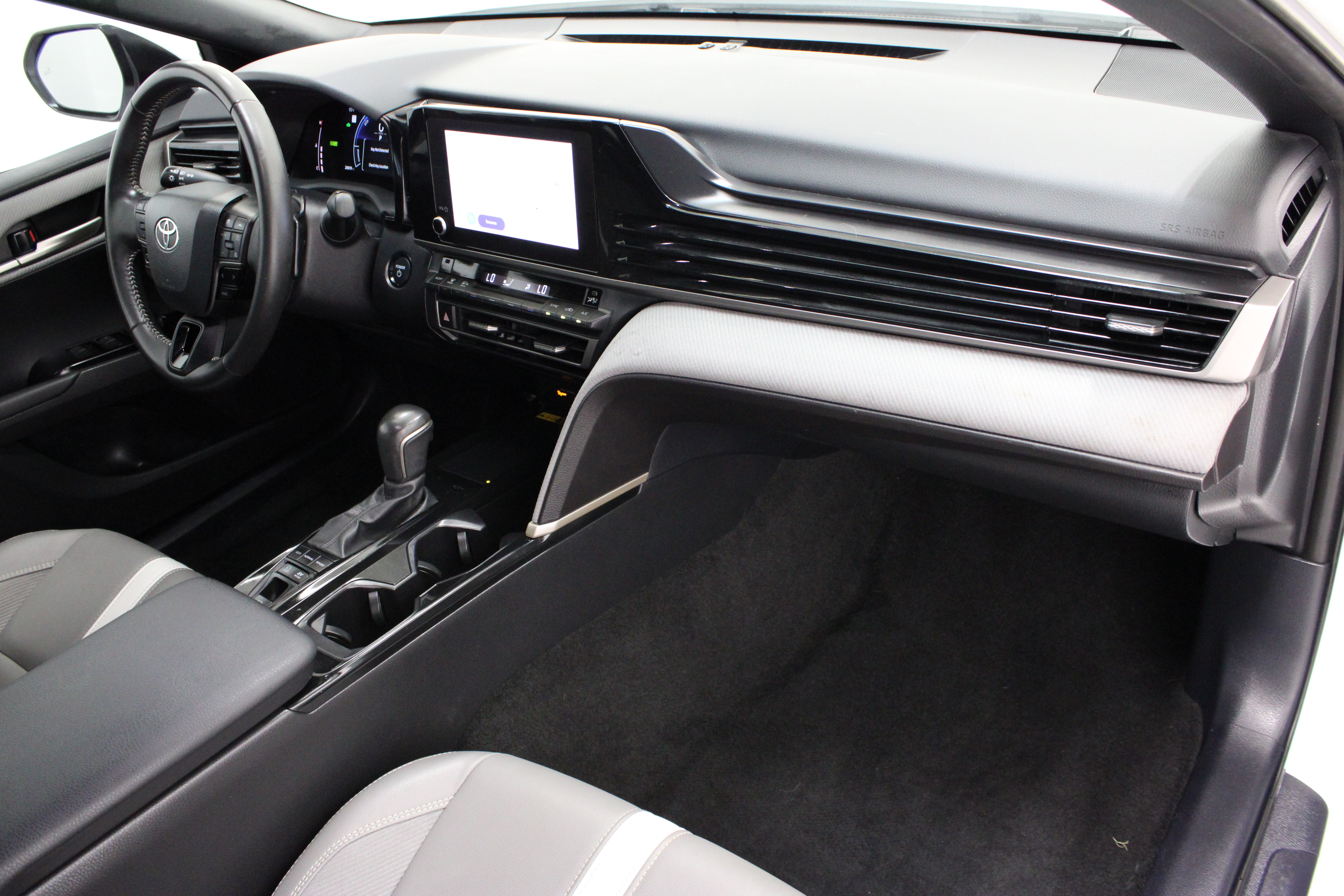 Used 2025 Toyota Camry SE w/ Convenience Package FWD image 35