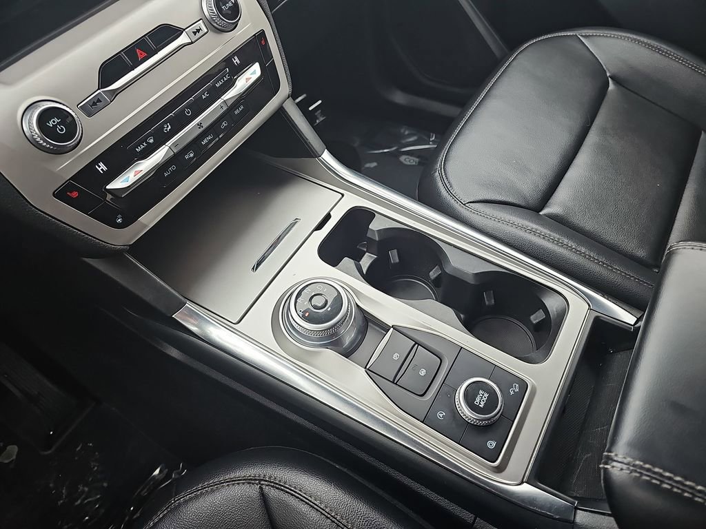 Used 2021 Ford Explorer XLT w/ Equipment Group 202A image 26