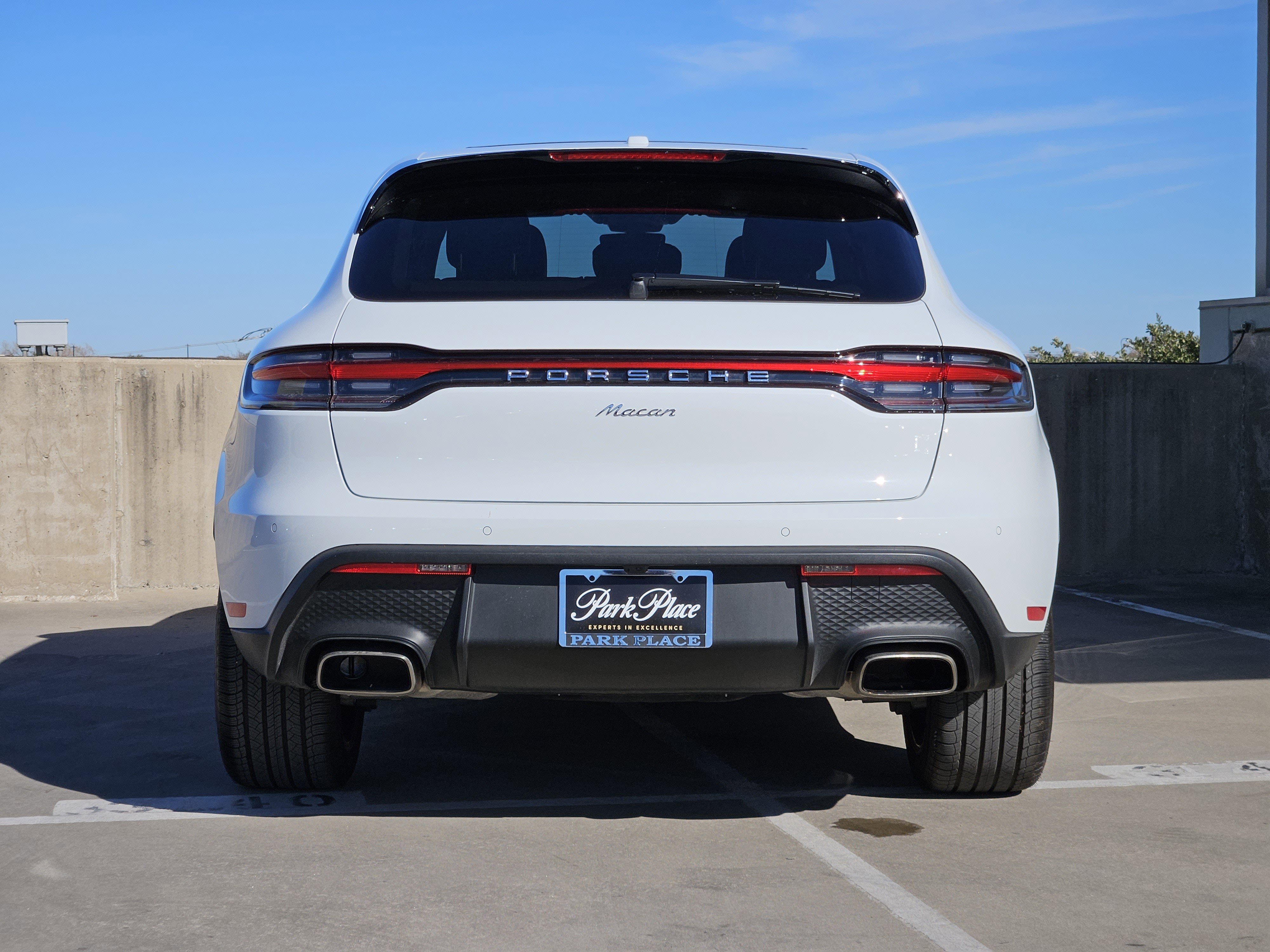 Certified 2025 Porsche Macan image 7