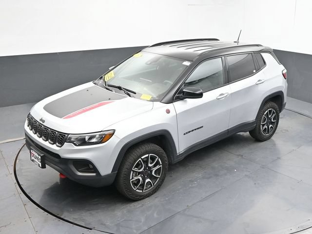 Used 2025 Jeep Compass Trailhawk AWD/4WD image 38