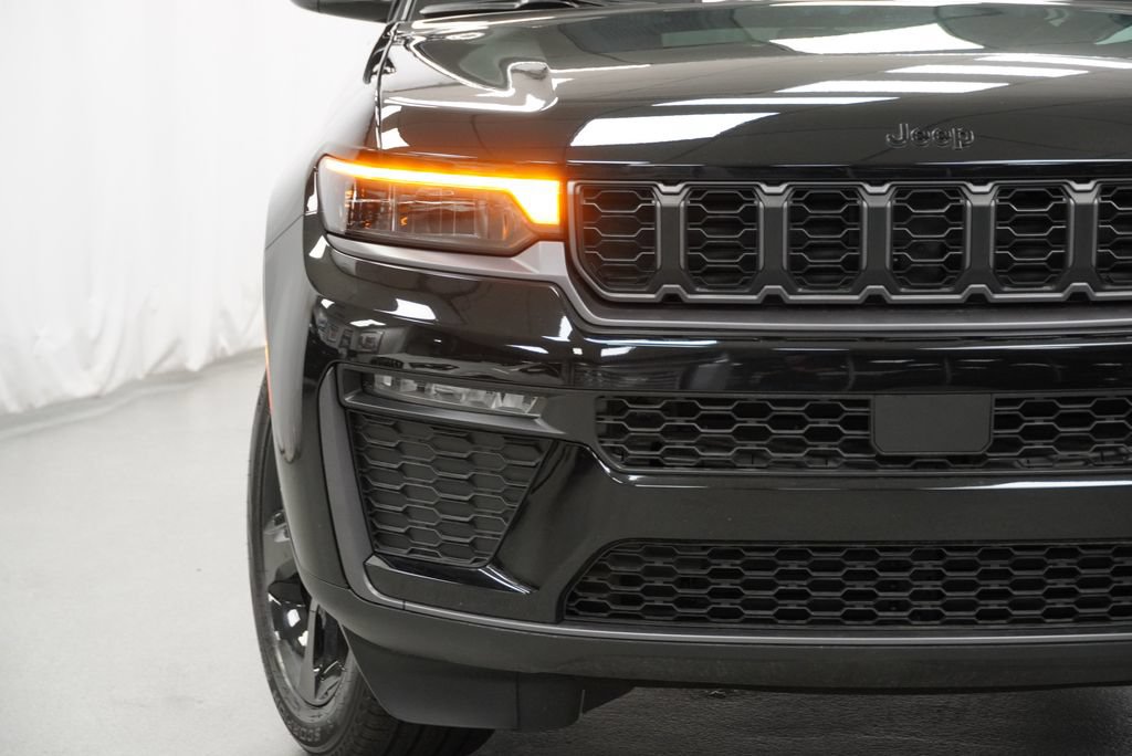 New 2026 Jeep Grand Cherokee Limited w/ Limited Altitude Package AWD/4WD image 10