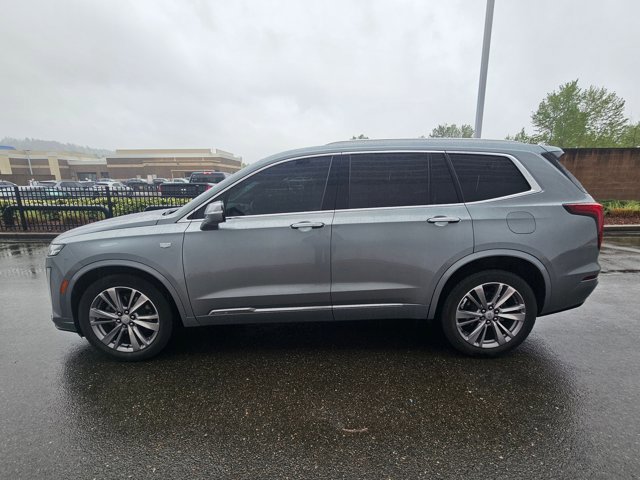 Used 2023 Cadillac XT6 Premium Luxury AWD/4WD image 2