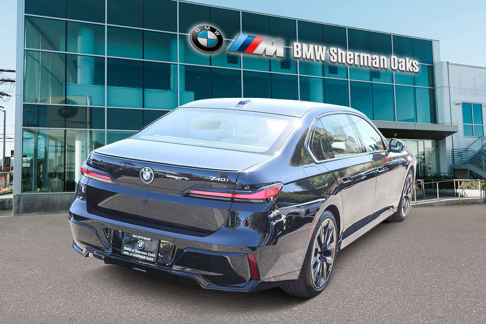 New 2026 BMW 740i w/ Executive Package image 4