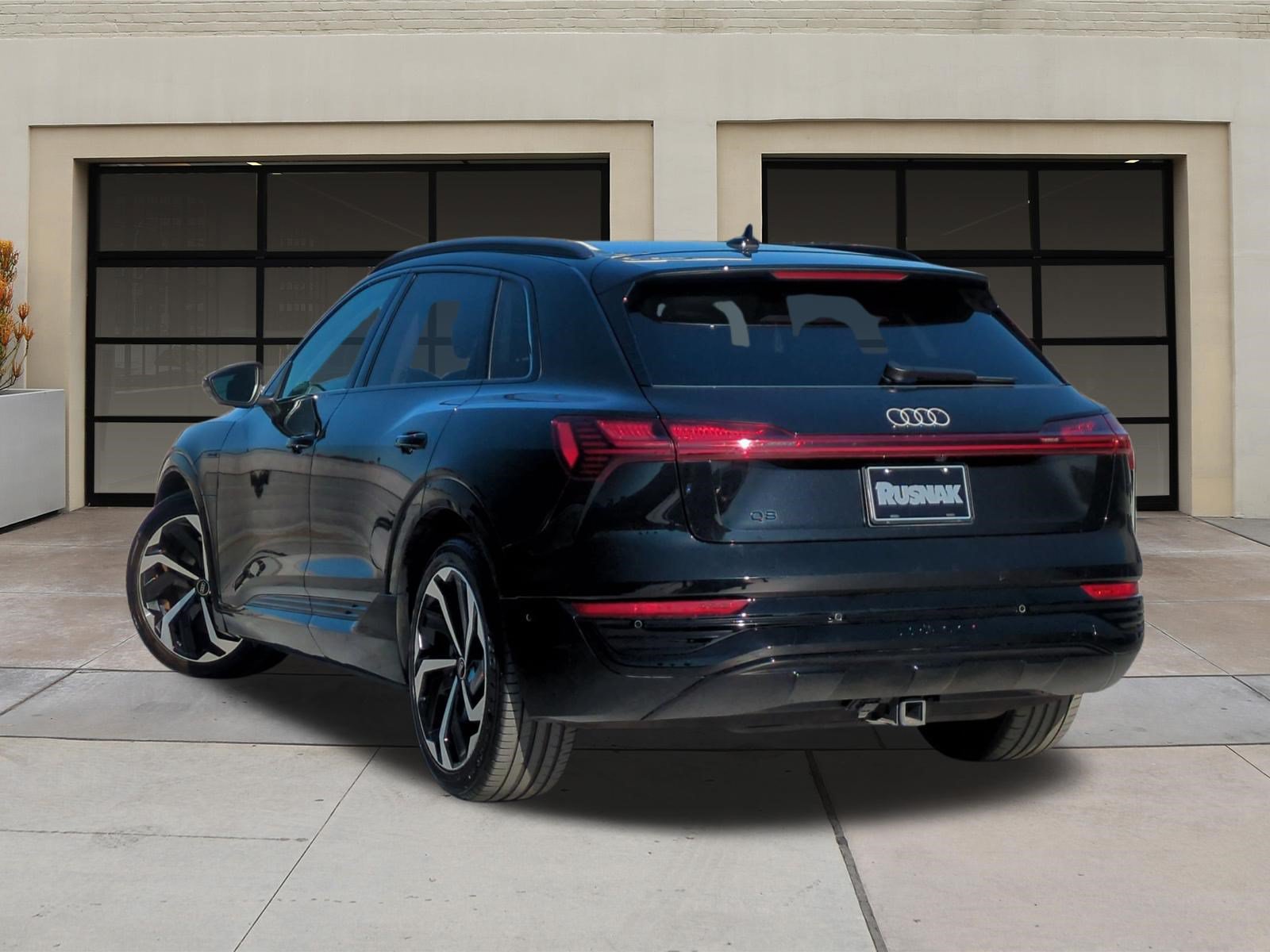 Used 2024 Audi Q8 e-tron Premium Plus w/ Premium Plus Package AWD/4WD image 2