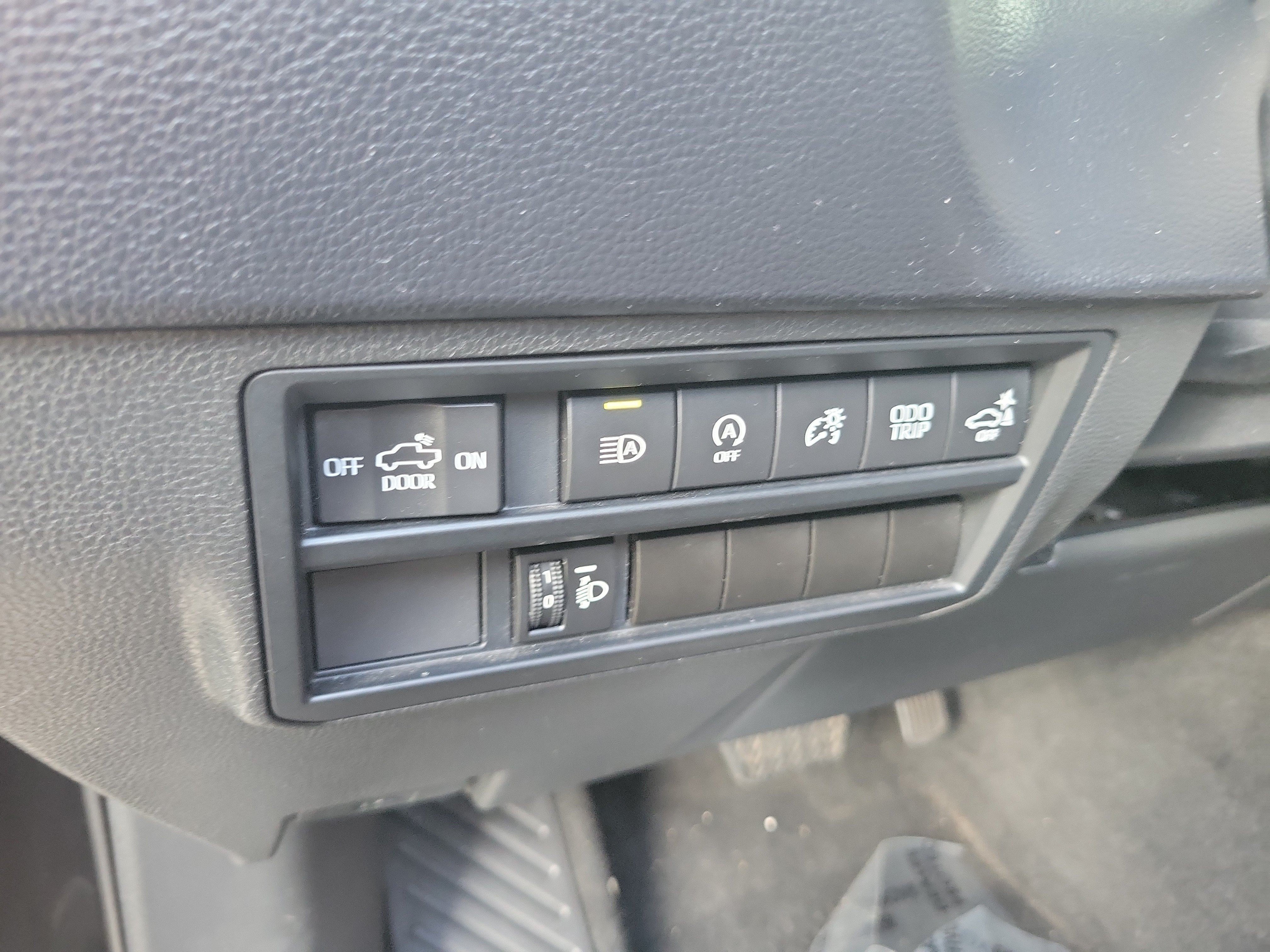 Used 2022 Toyota Tundra SR5 w/ SR5 Convenience Package AWD/4WD image 24