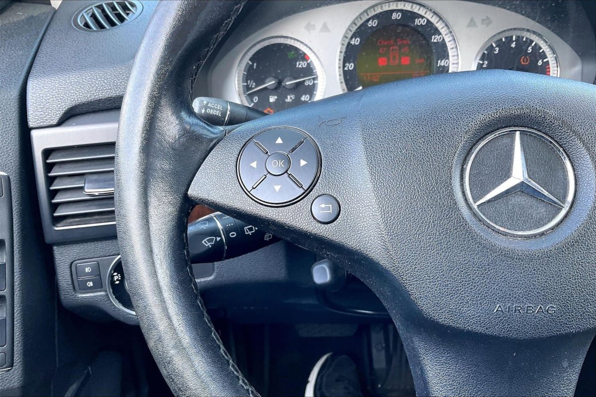Used 2011 Mercedes-Benz GLK 350 2WD image 18