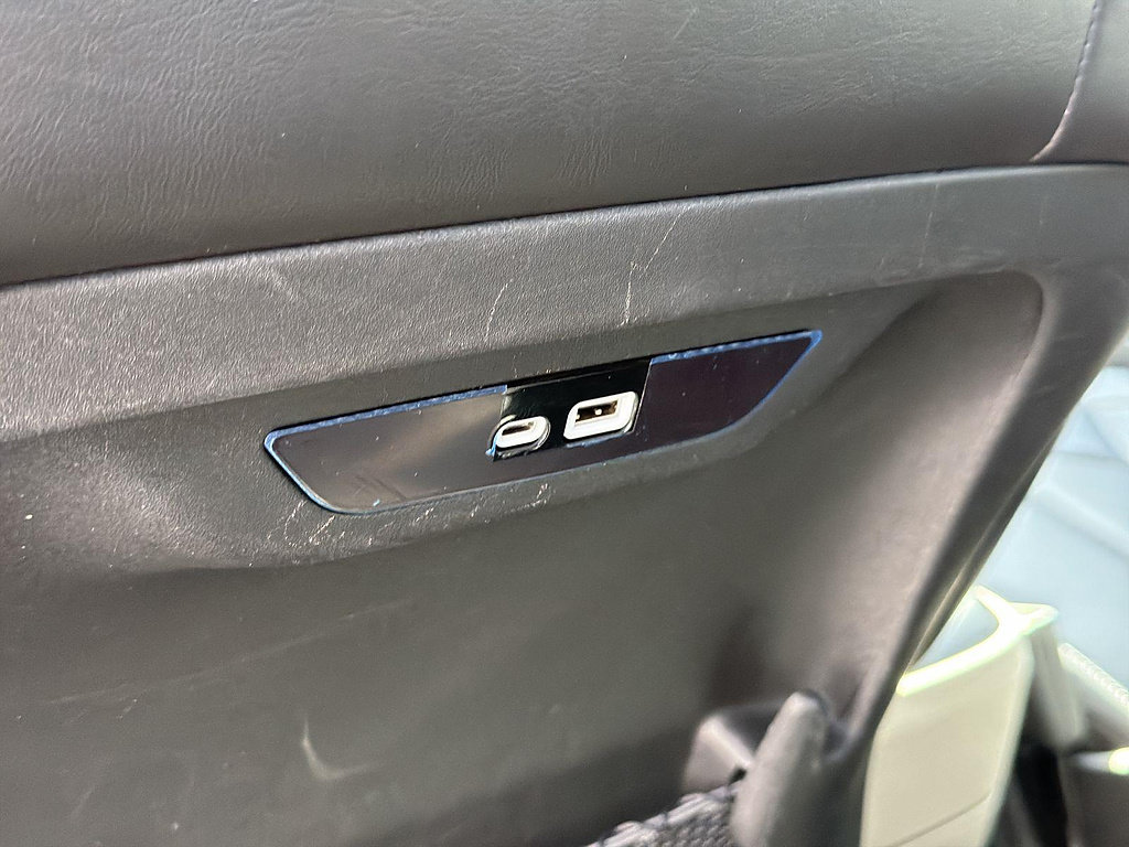 Used 2024 Chrysler Pacifica Limited FWD image 41