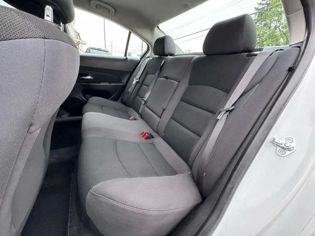 Used 2016 Chevrolet Cruze LT FWD image 11