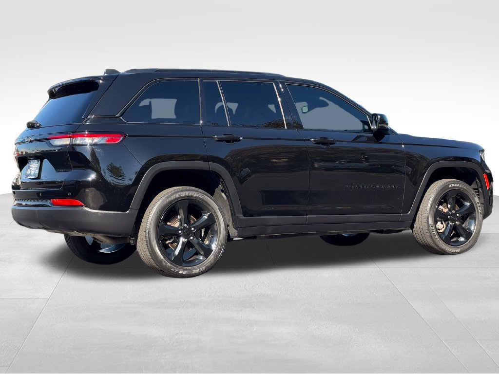 Used 2024 Jeep Grand Cherokee Altitude AWD/4WD image 7