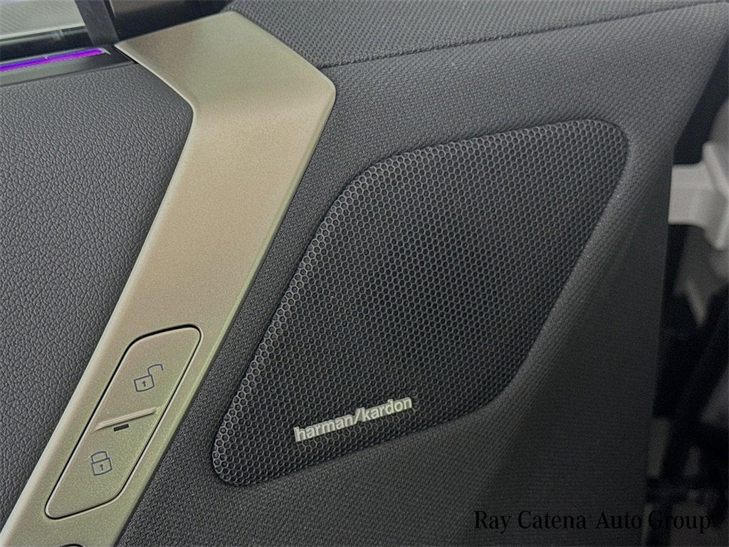 Used 2025 BMW iX xDrive50 w/ Premium Package image 19