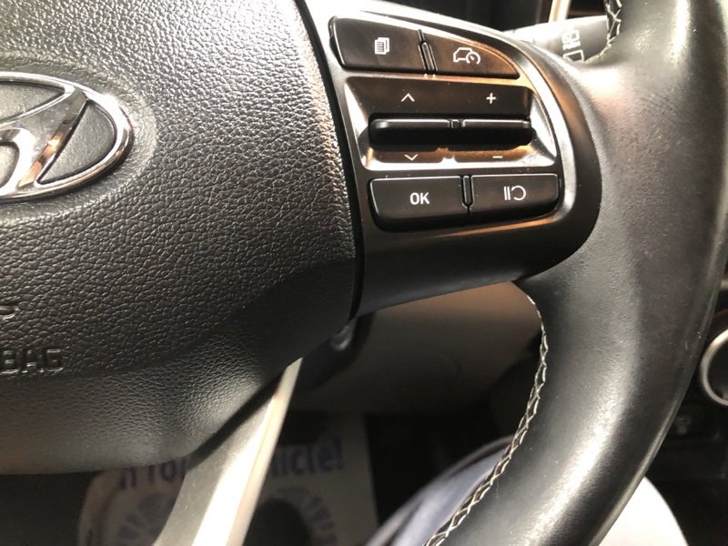 Used 2023 Hyundai Venue SEL image 24