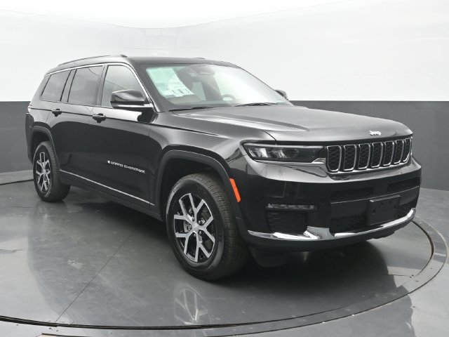 Used 2025 Jeep Grand Cherokee L Limited w/ Trailer Tow Package AWD/4WD image 8