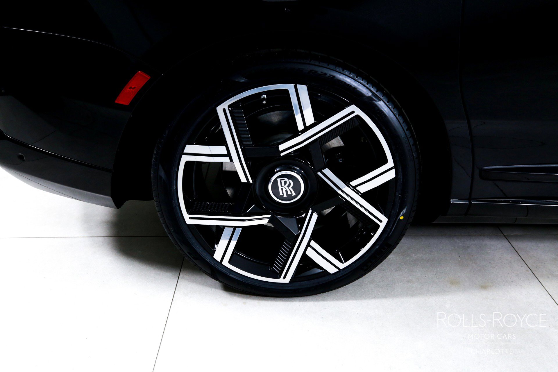 New 2026 Rolls-Royce Cullinan Black Badge image 41