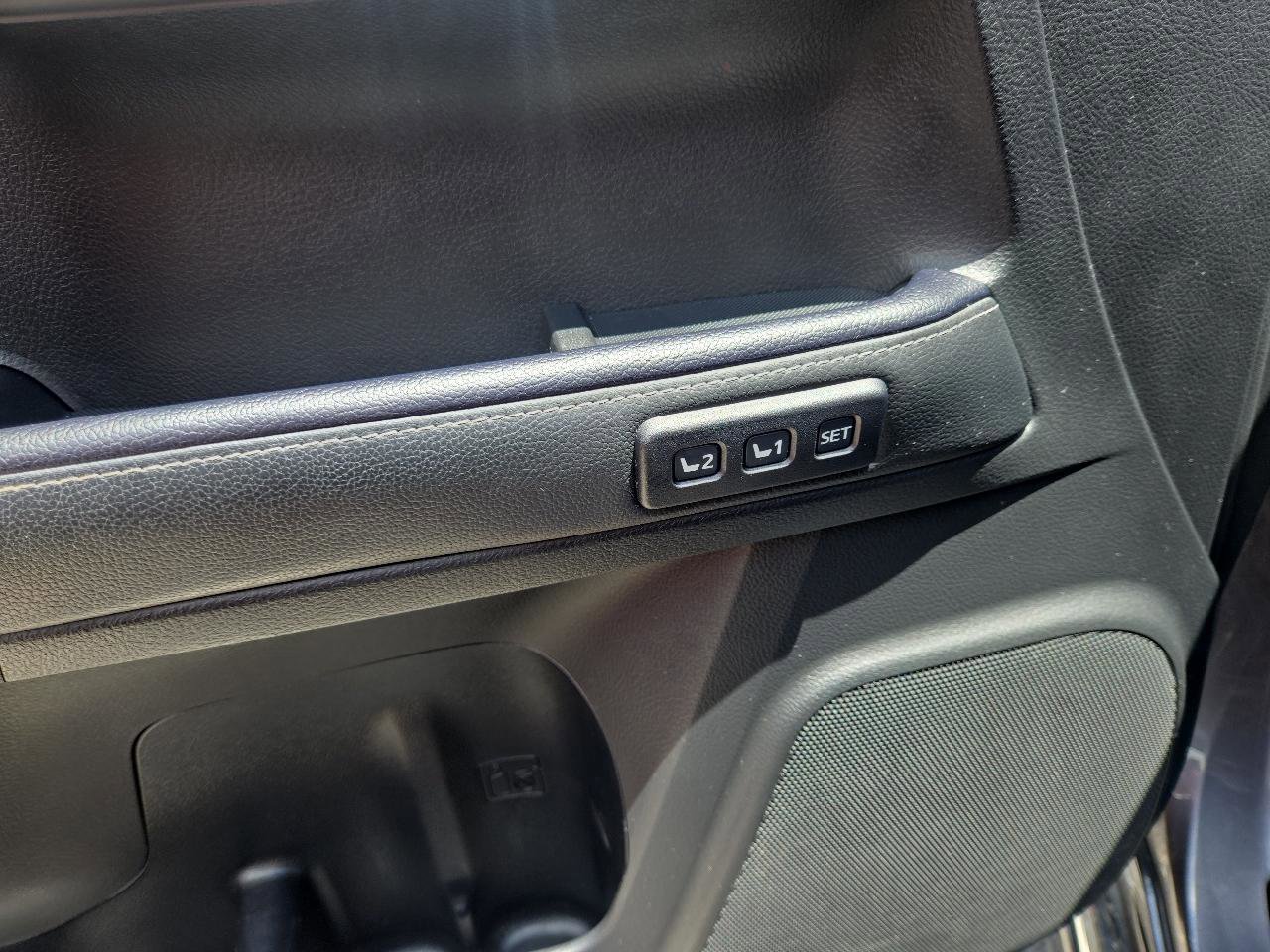Used 2021 Toyota 4Runner Limited AWD/4WD image 6