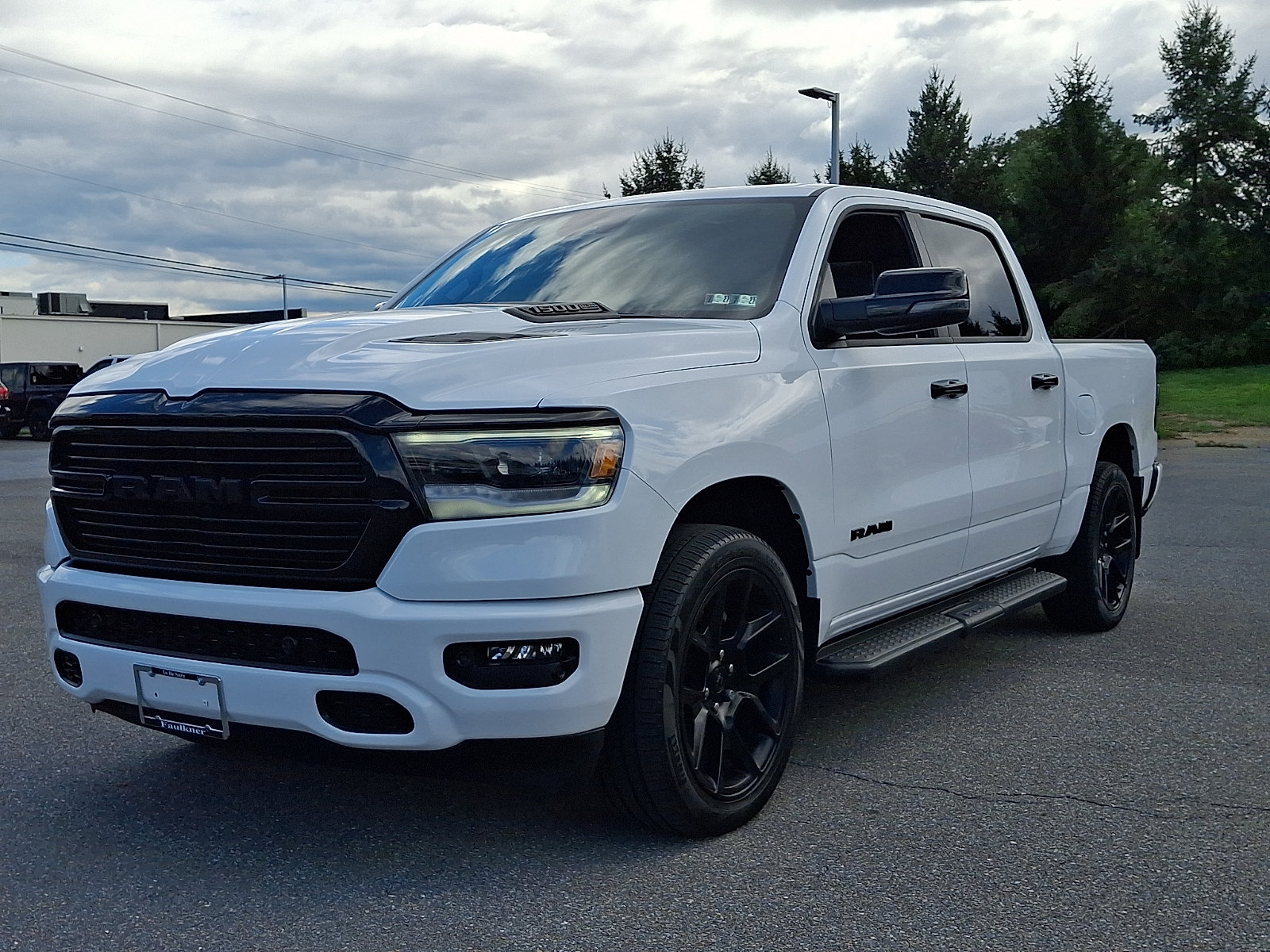 Used 2024 RAM 1500 Laramie AWD/4WD image 3