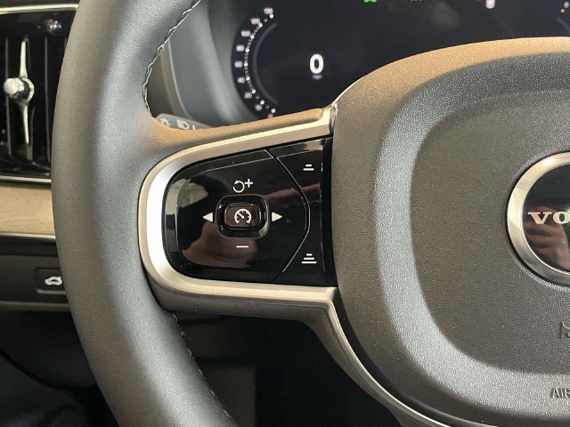 New 2026 Volvo XC90 B6 Plus w/ Protection Package Premier AWD/4WD image 40