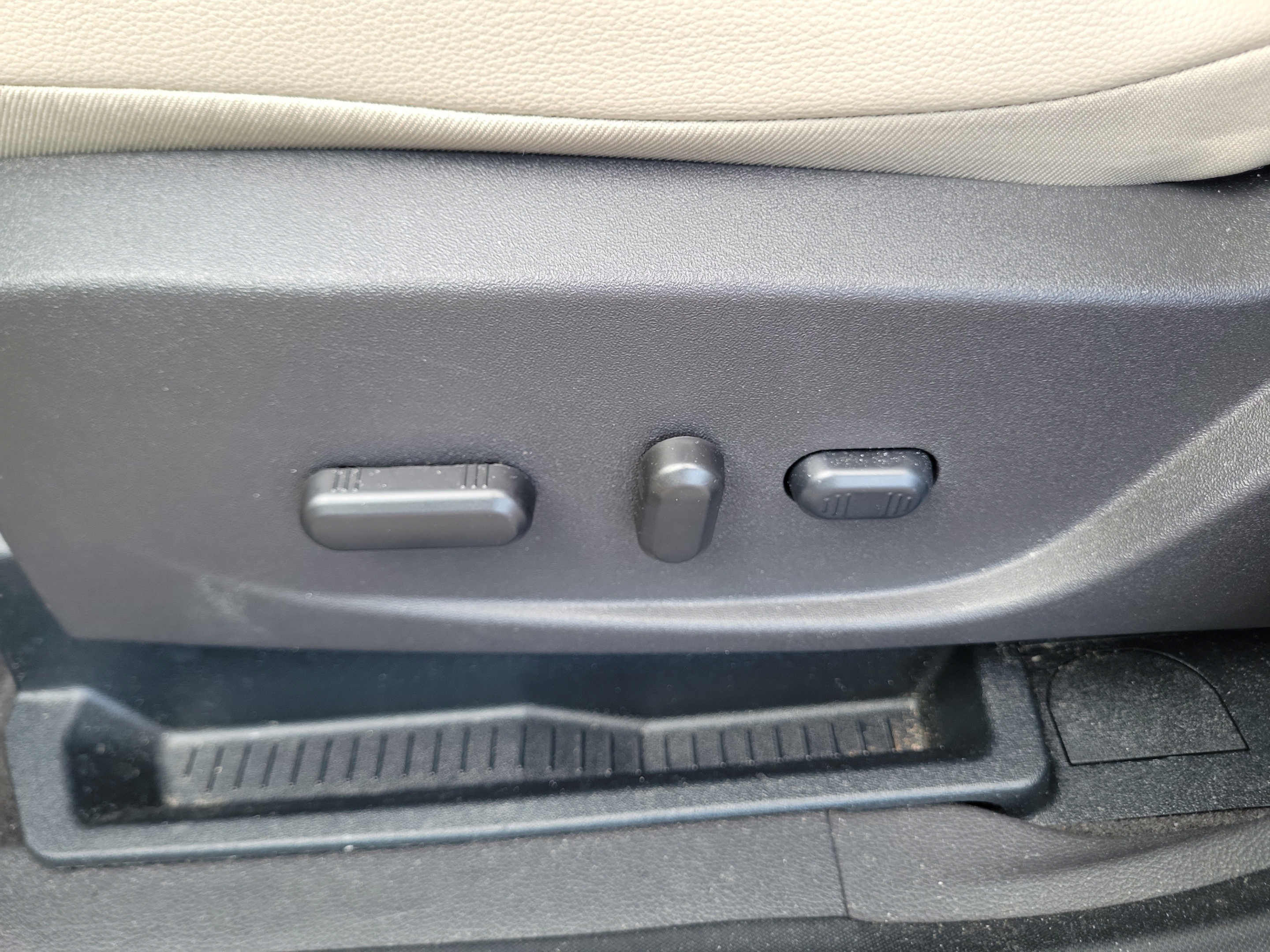Used 2018 Ford Escape Titanium FWD image 26