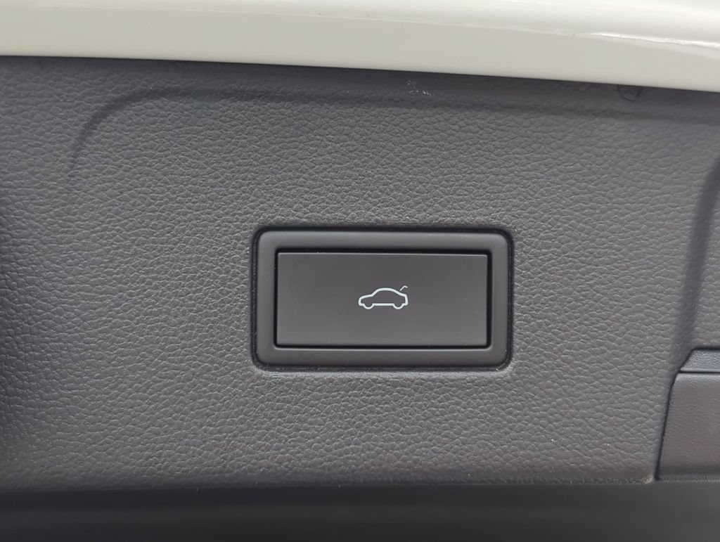Certified 2023 Volkswagen Atlas SE FWD image 10