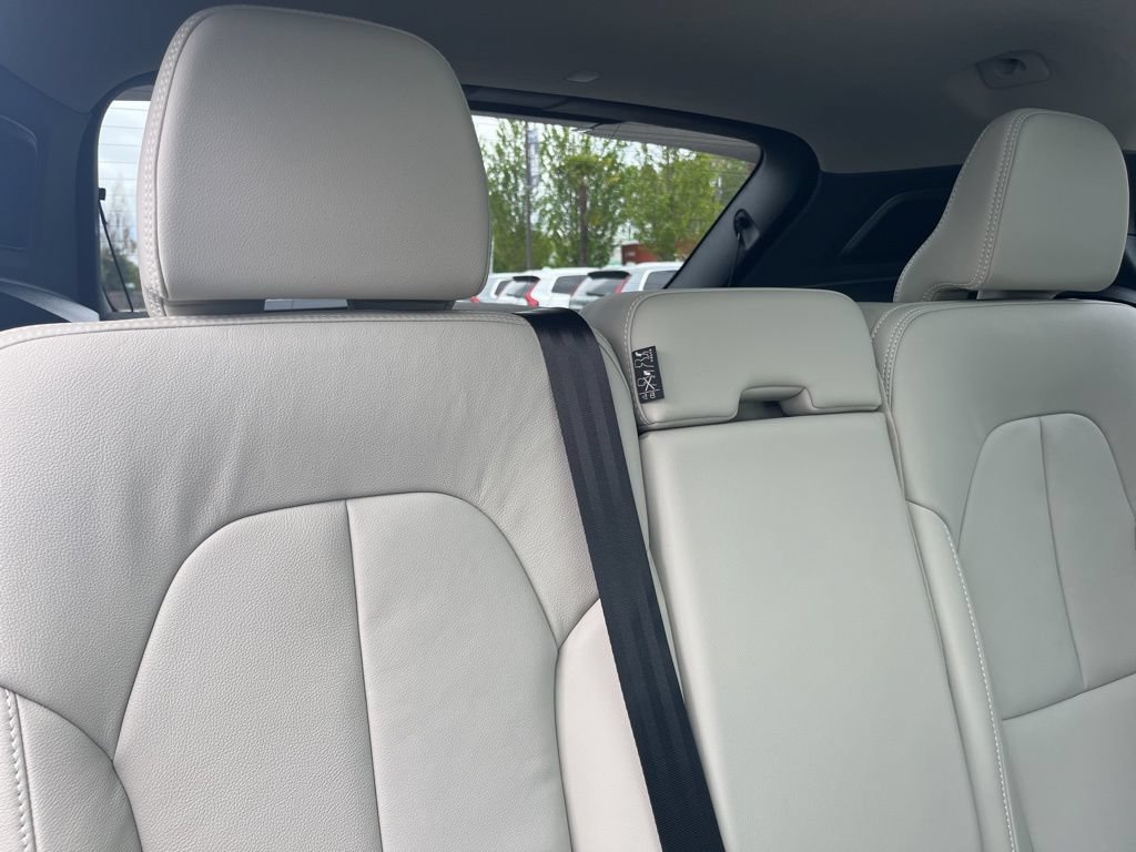 New 2026 Volvo XC40 B5 Ultra w/ Climate Package AWD/4WD image 18