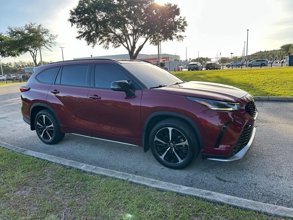 Used 2022 Toyota Highlander XSE FWD image 8