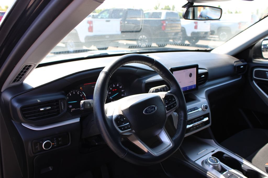 Used 2023 Ford Explorer XLT AWD/4WD image 22