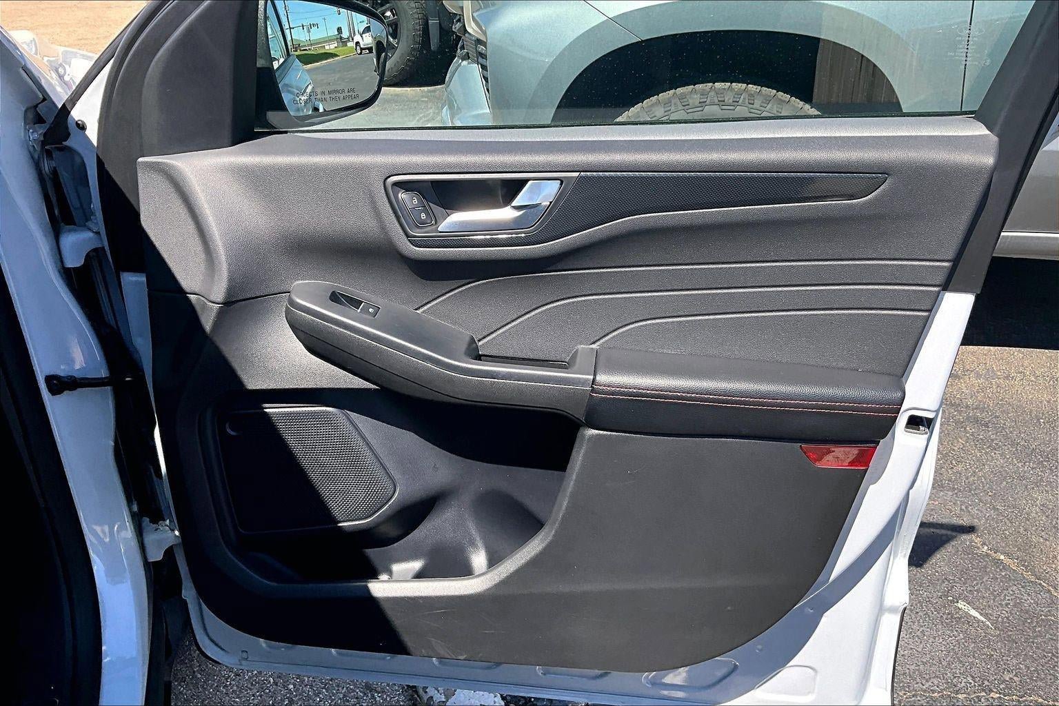 Used 2025 Ford Escape ST-Line AWD/4WD image 27