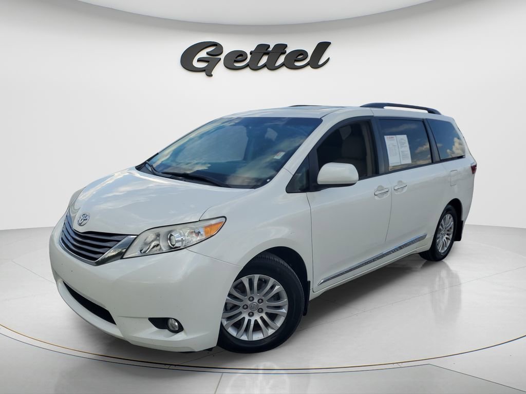 Used 2017 Toyota Sienna XLE w/ XLE Navigation Package