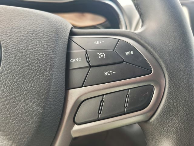 Used 2020 Jeep Cherokee Latitude Plus image 27