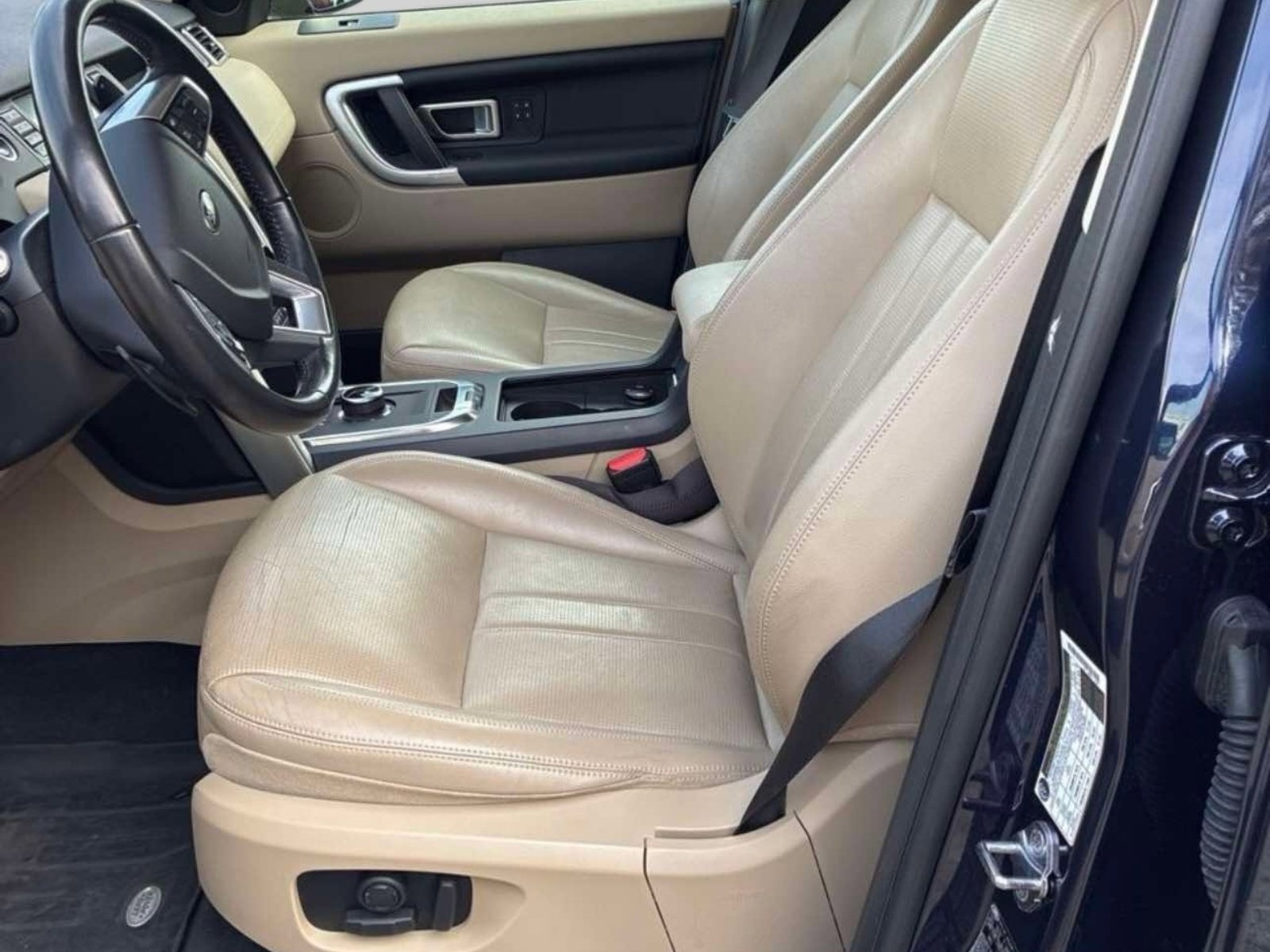 Used 2019 Land Rover Discovery Sport Landmark image 4