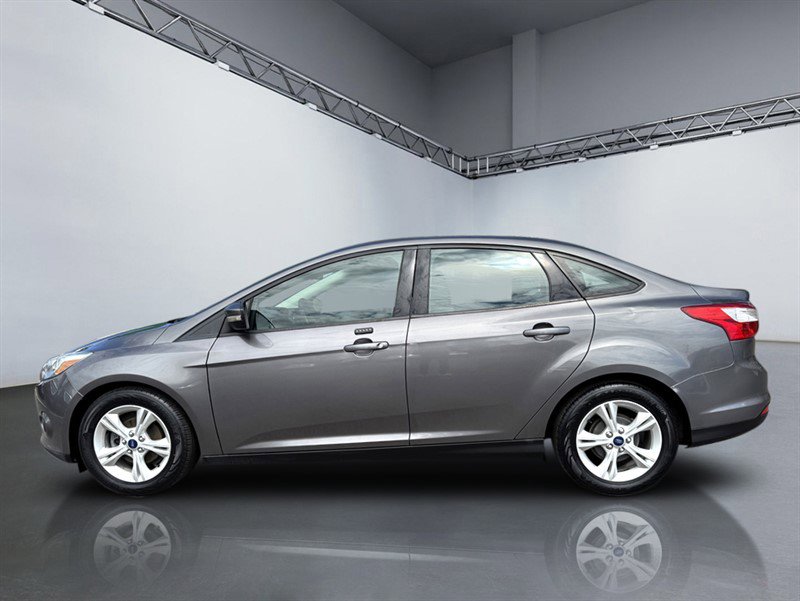 Used 2014 Ford Focus SE FWD image 2