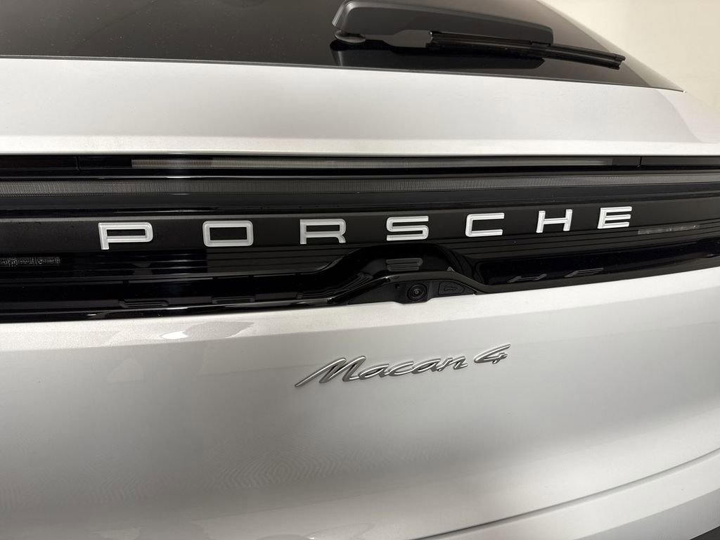 New 2025 Porsche Macan 4 Electric AWD/4WD image 19