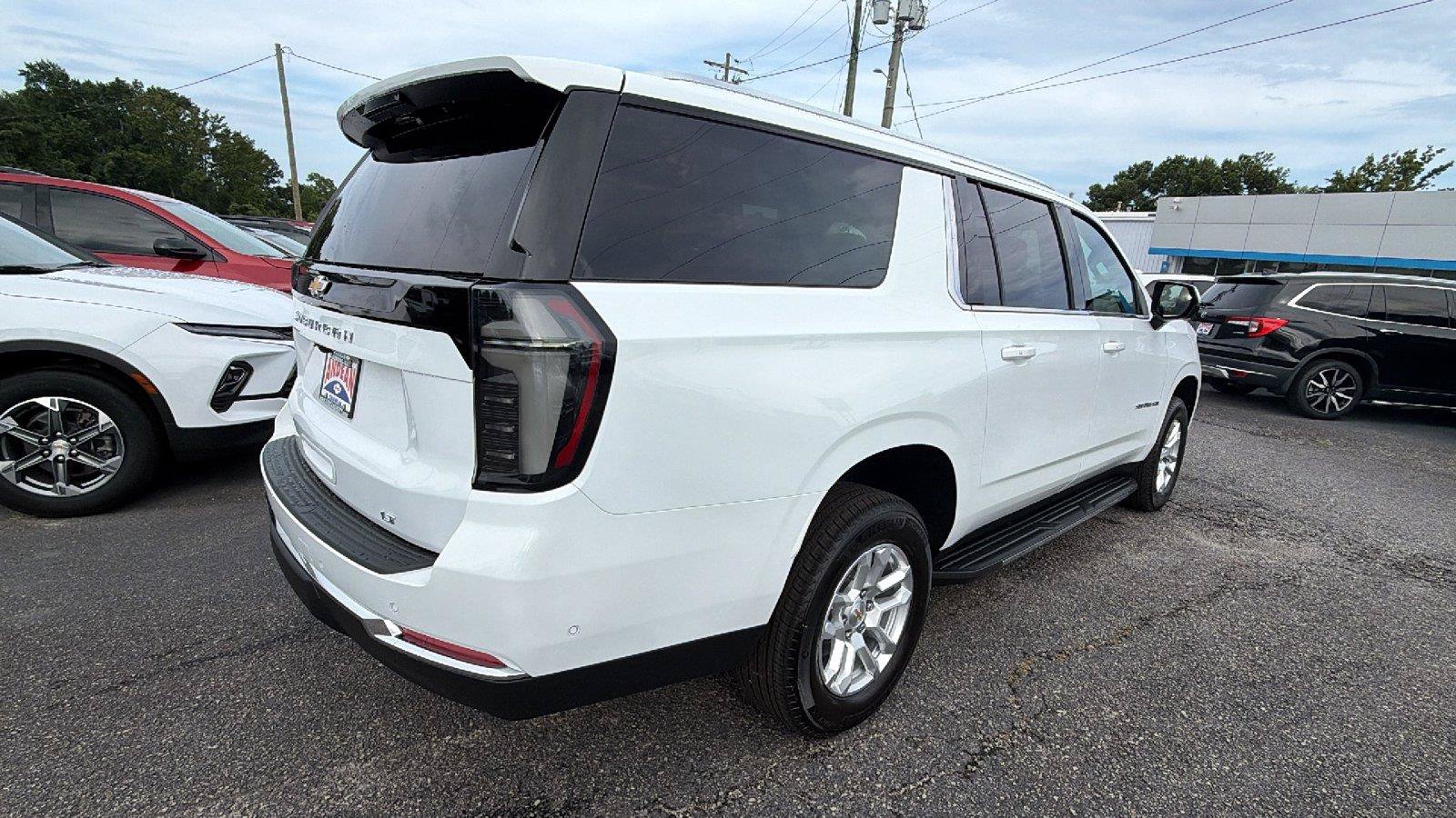 New 2026 Chevrolet Suburban LT w/ Comfort Package AWD/4WD image 8