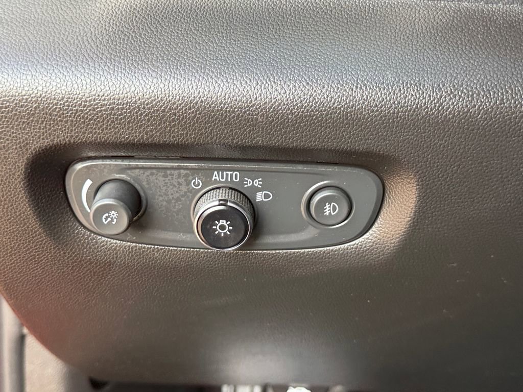 Used 2021 Chevrolet Traverse RS image 22