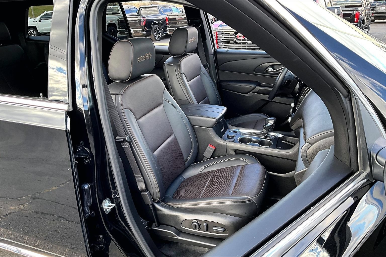 Used 2022 Chevrolet Traverse High Country w/ LPO, Floor Liner Package AWD/4WD image 7