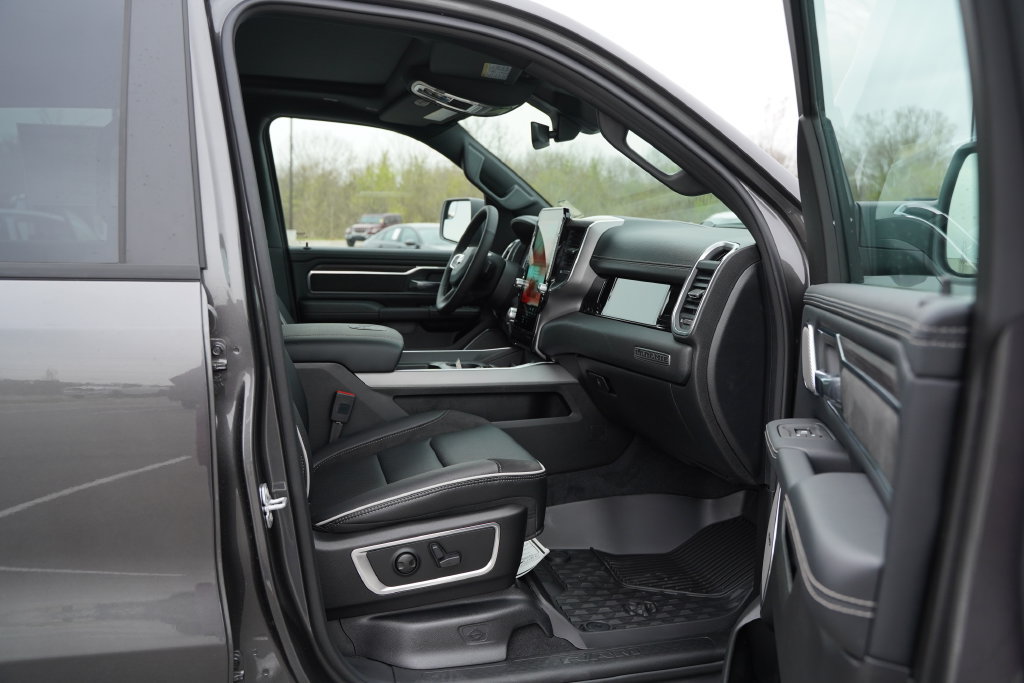 New 2026 RAM 1500 Laramie w/ Night Edition AWD/4WD image 18