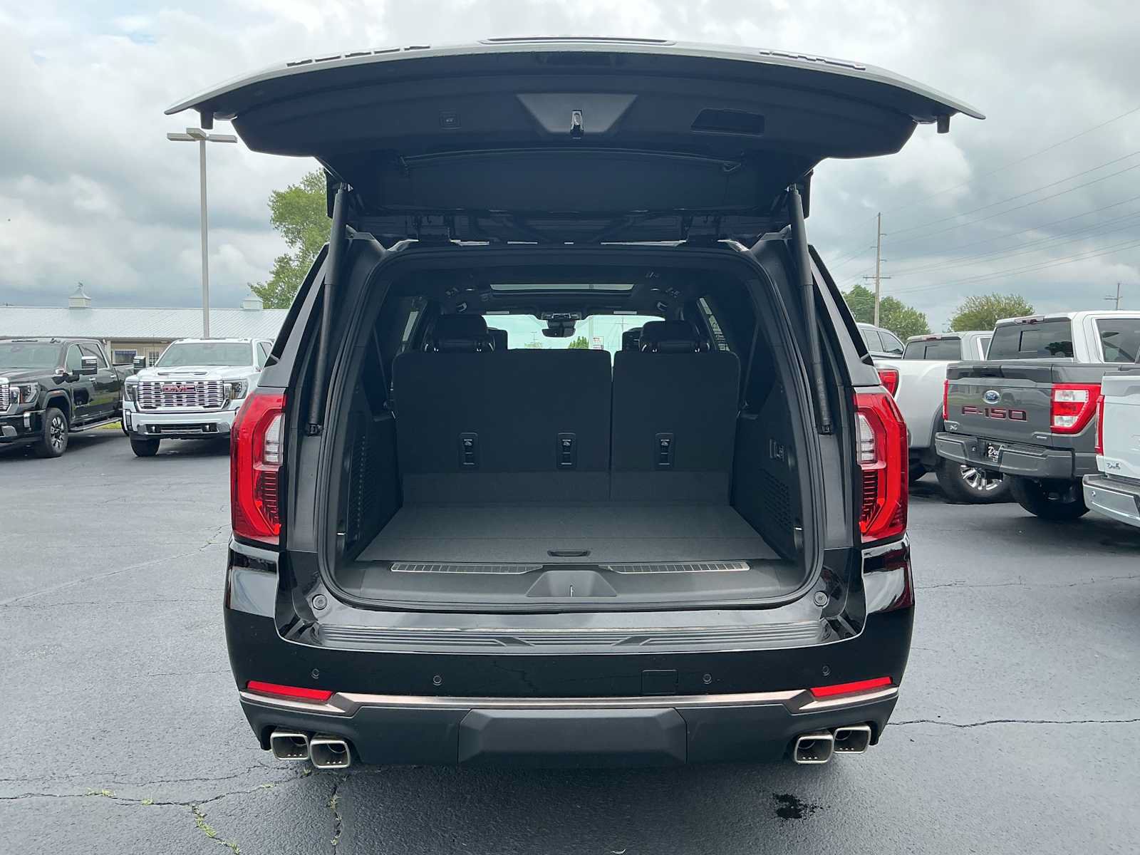 New 2026 GMC Yukon XL AT4 Ultimate AWD/4WD image 32