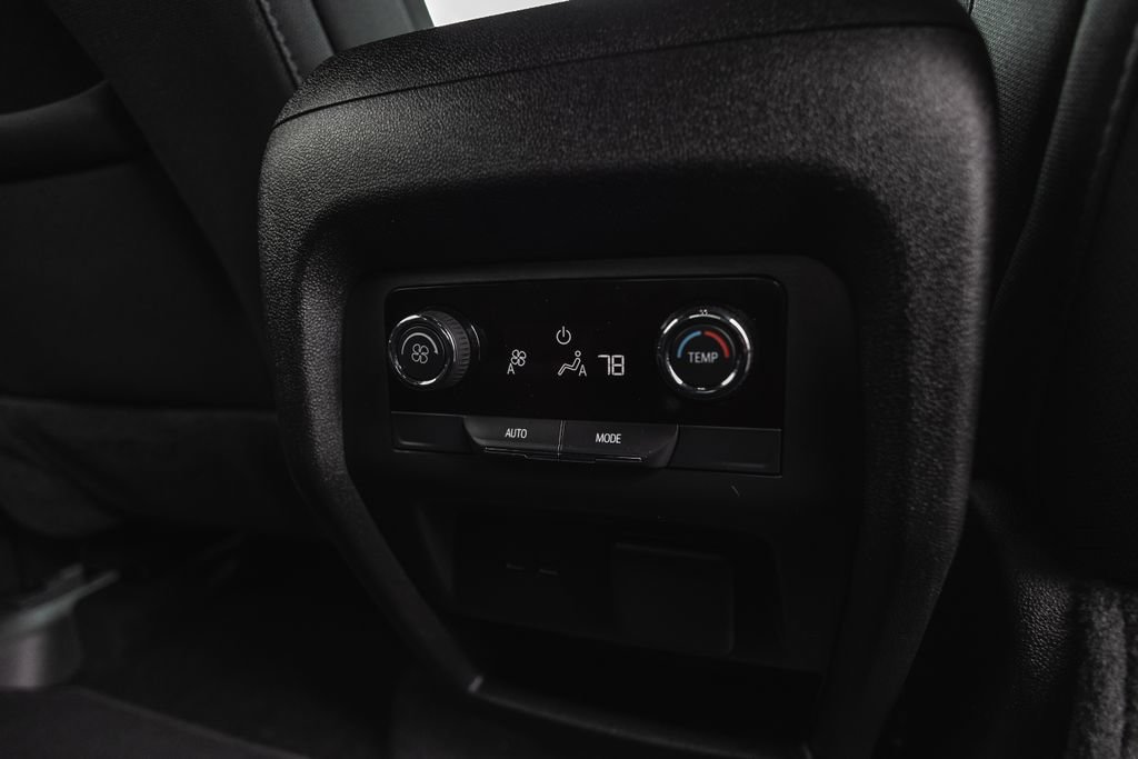 Used 2025 Chevrolet Traverse LT w/ Driver Confidence Package AWD/4WD image 35