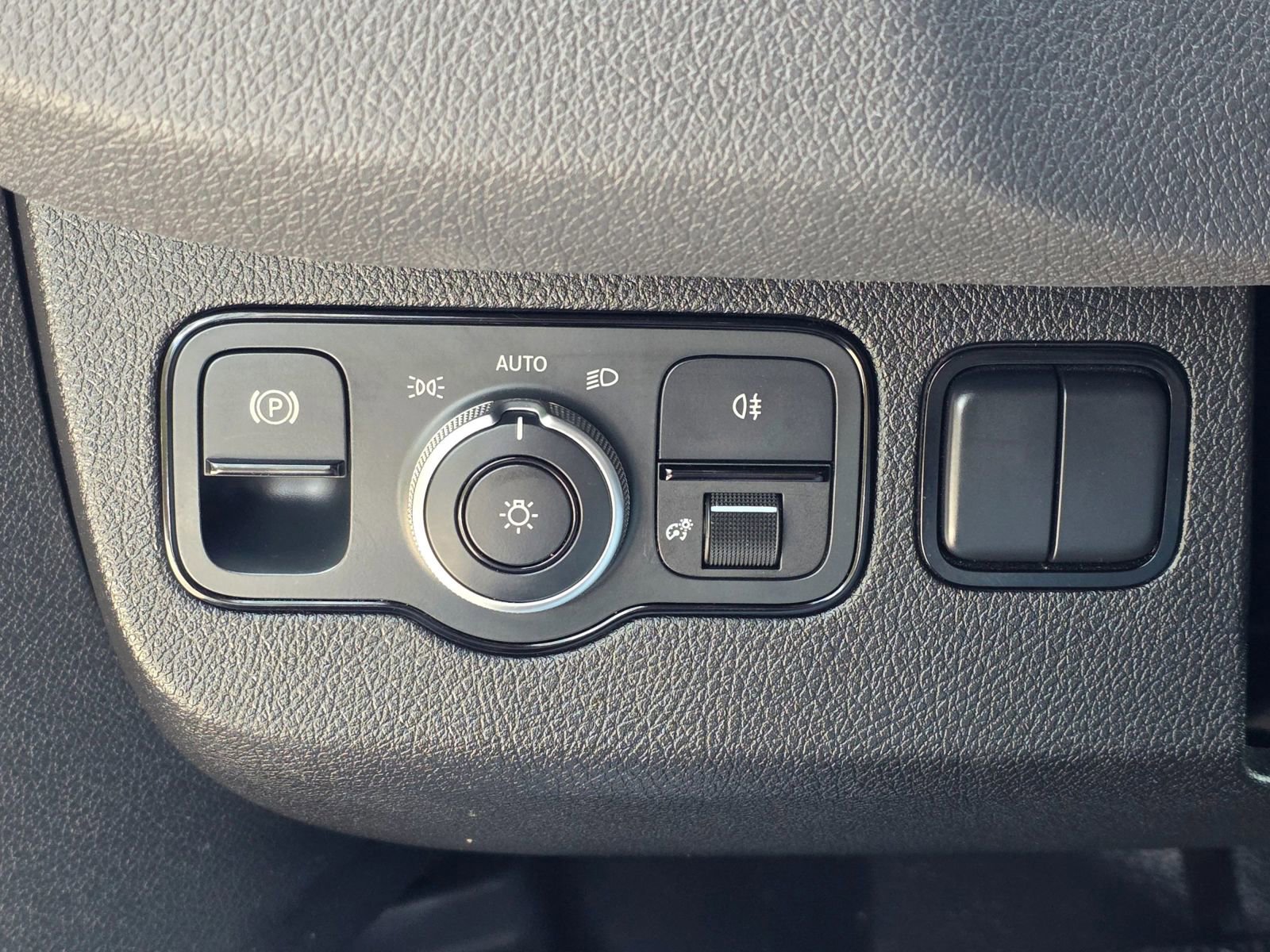 Used 2019 Mercedes-Benz Sprinter 2500 image 12