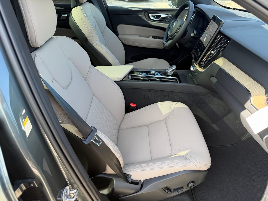 New 2026 Volvo XC60 B5 Core w/ Climate Package AWD/4WD image 9