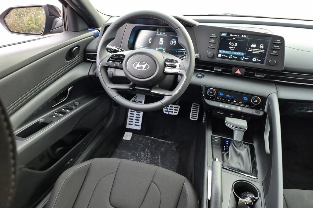 New 2026 Hyundai Elantra SEL Sport FWD image 22